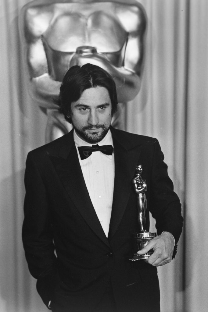 Tirage photo argentique Robert De Niro avec un Oscar 20X30cm