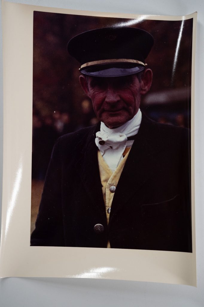 PHOTO Argentique	France	chasse à courre vénerie cheval portrait 18X24cm	1970