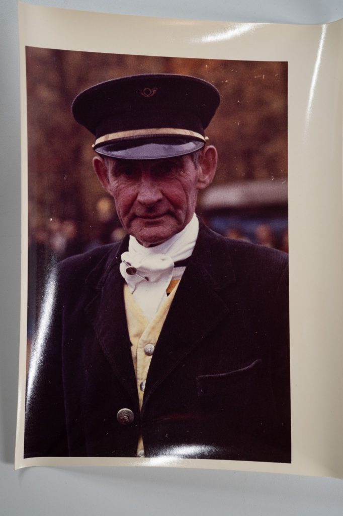 PHOTO Argentique	France	chasse à courre vénerie cheval portrait 18X24cm	1970
