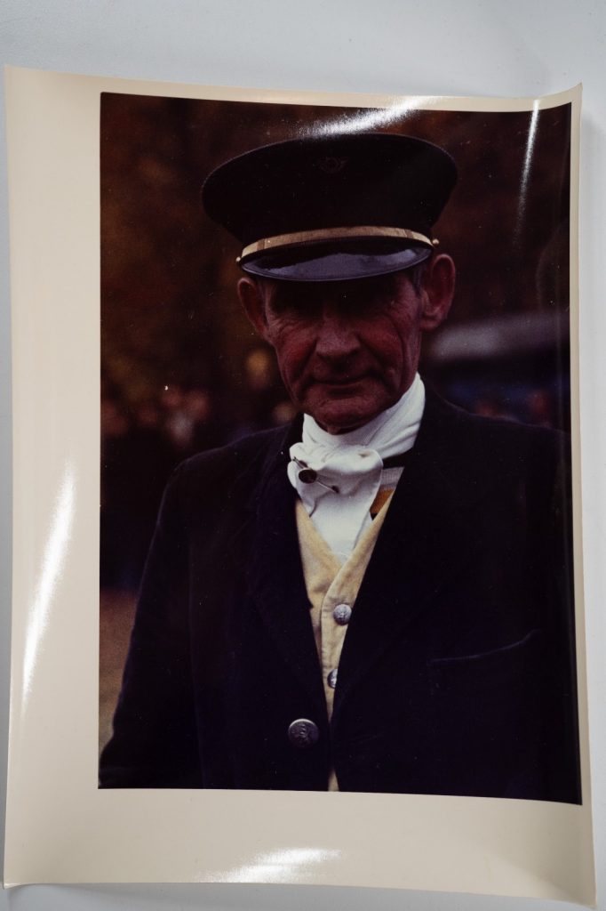 PHOTO Argentique	France	chasse à courre vénerie cheval portrait 18X24cm	1970