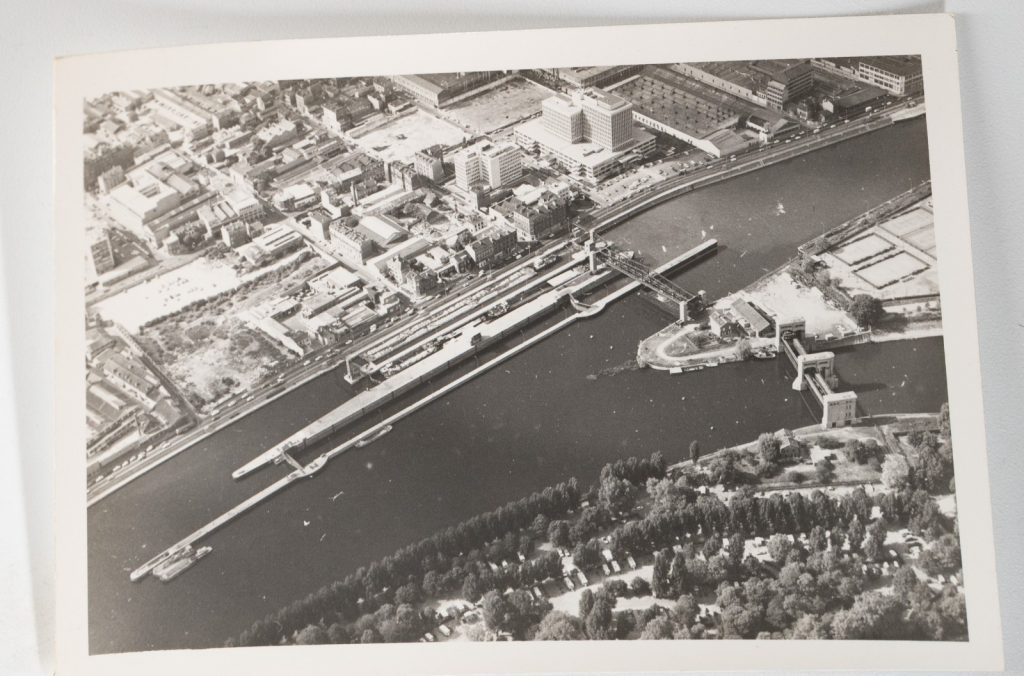 PHOTO Argentique Vue aérienne Paris ECLUSE DE NEUILLY 9x12cm	1970	Roger Morin