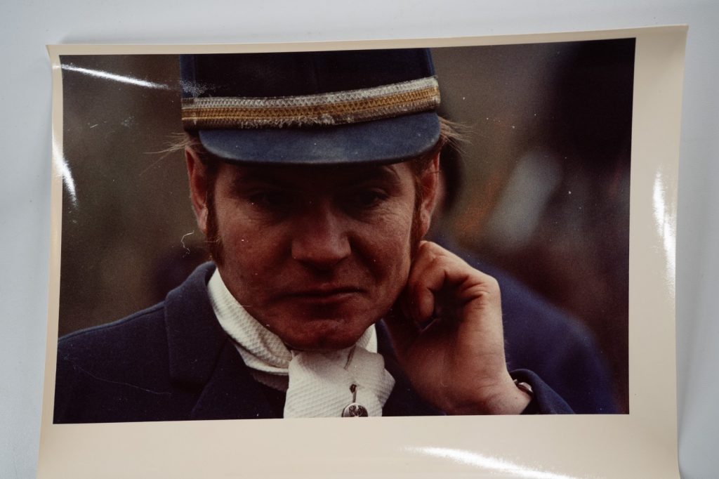 PHOTO Argentique	France	chasse à courre vénerie cheval portrait 18X24cm	1970