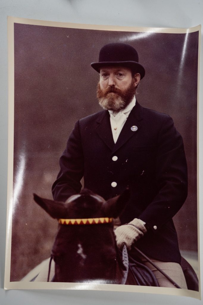 PHOTO Argentique	France	chasse à courre vénerie cheval portrait 18X24cm	1970