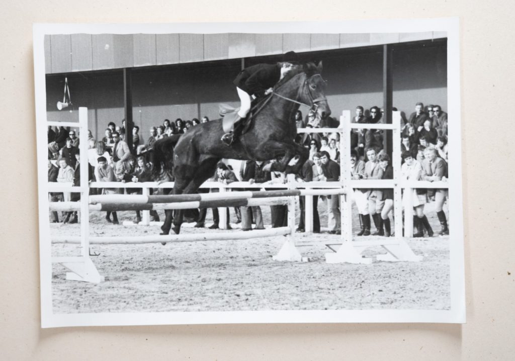 PHOTO Argentique France Equitation cheval saut d'obstacles 13X17cm 1970