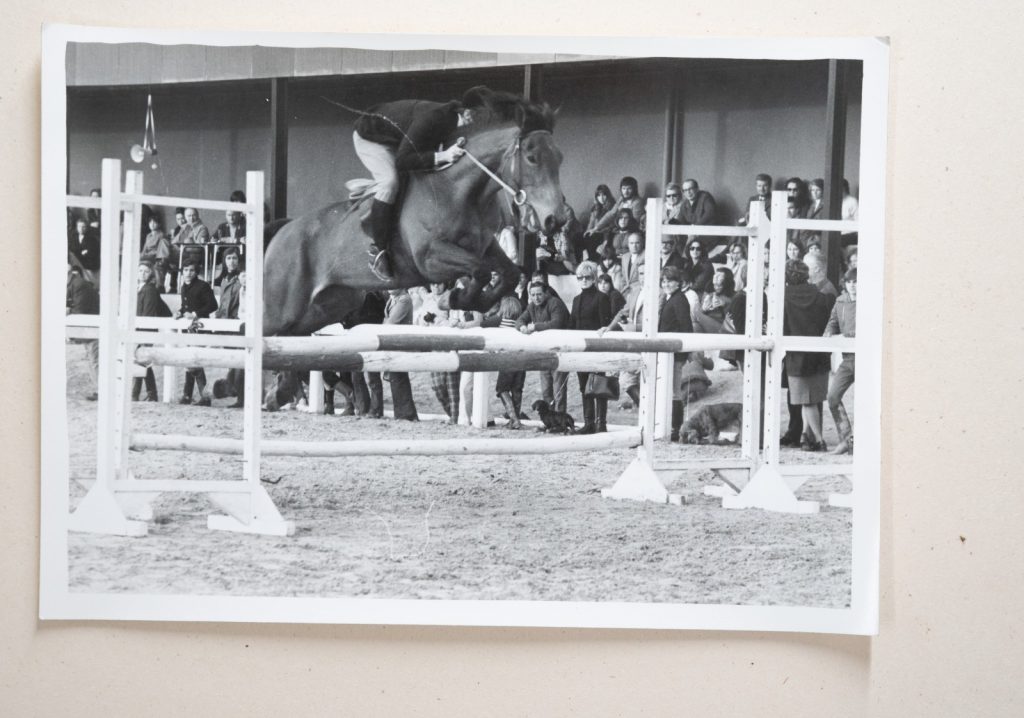 PHOTO Argentique France Equitation cheval saut d'obstacles 13X17cm 1970