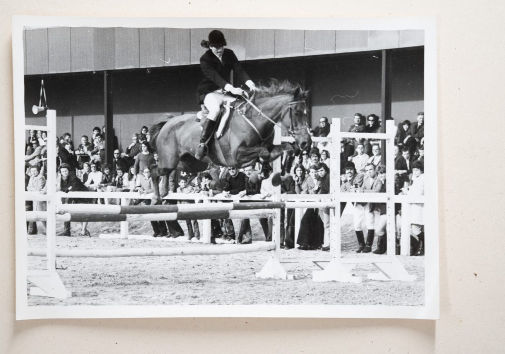 PHOTO Argentique France Equitation cheval saut d'obstacles 13X17cm 1970