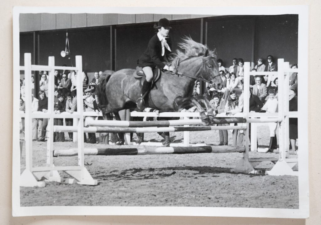 PHOTO Argentique	France	Equitation cheval saut d'obstacles	13X17cm	1970