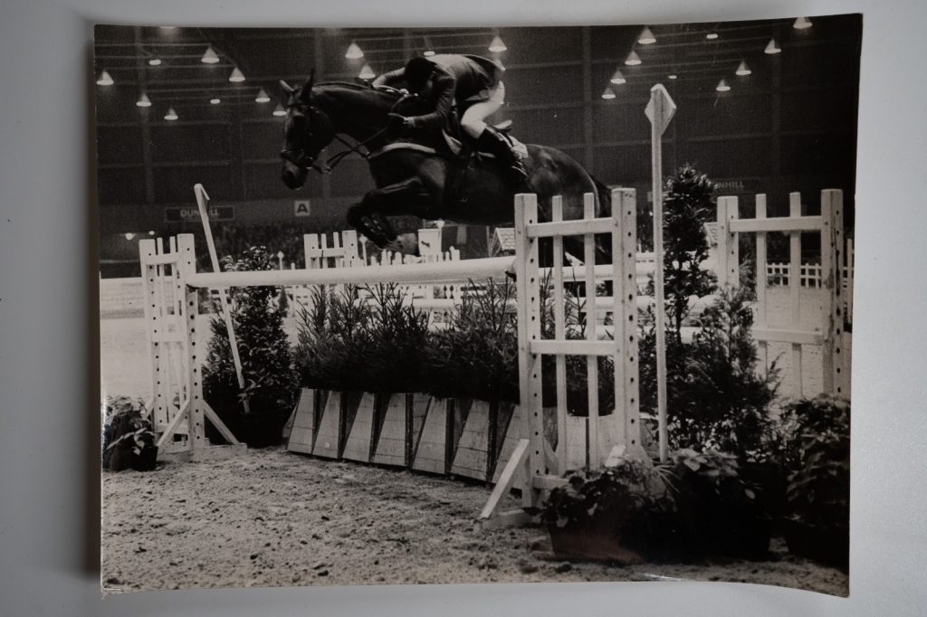PHOTO Argentique	France	Equitation cheval saut d'obstacles	17X23	1970