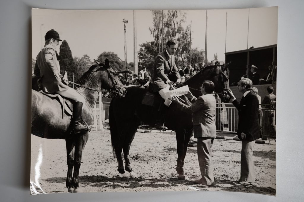 PHOTO Argentique France Equitation cheval saut d'obstacles 17X23 1970