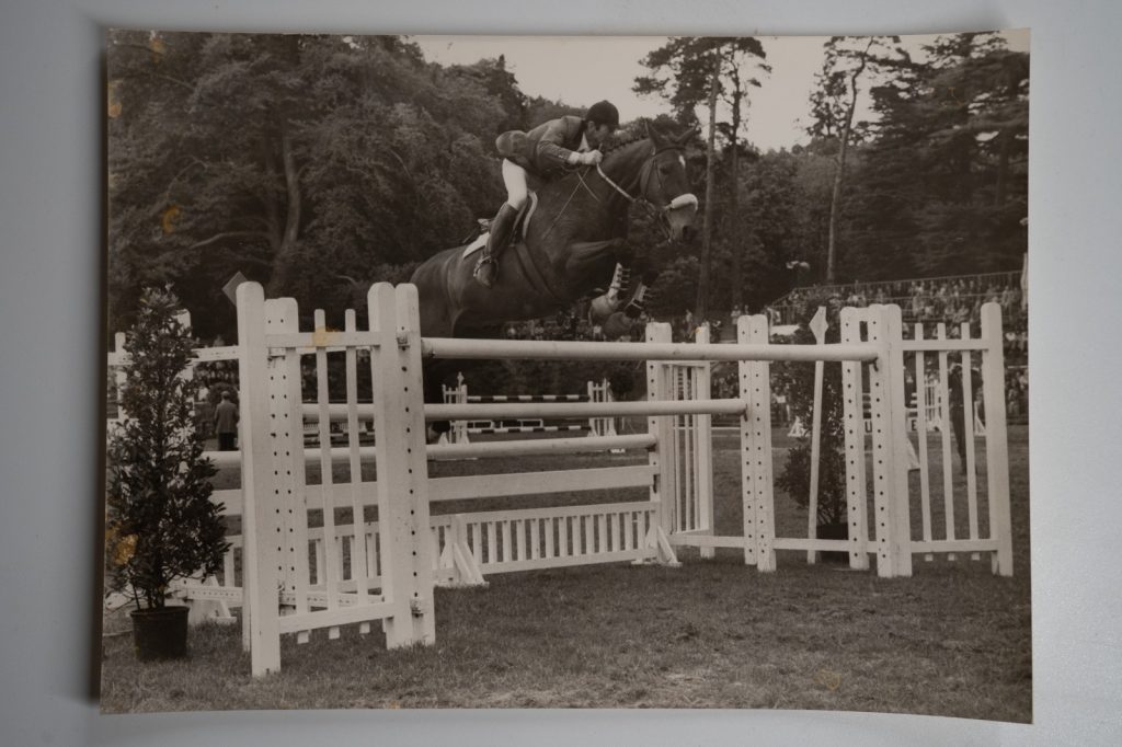 PHOTO Argentique	France	Equitation cheval saut d'obstacles	17X23	1970