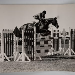 PHOTO Argentique	France	Equitation cheval saut d'obstacles	17X23	1970