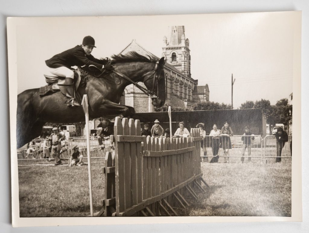 PHOTO Argentique	France	Equitation cheval saut d'obstacles	13X17cm	1970