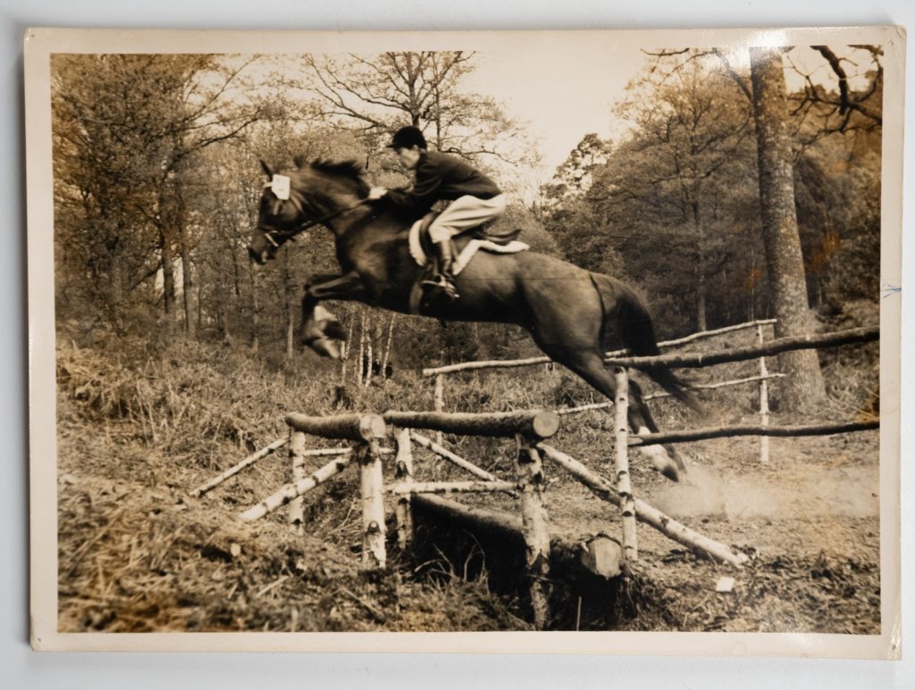 PHOTO Argentique	France	Equitation cheval saut d'obstacles	13X17cm	1970