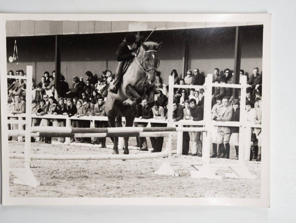 PHOTO Argentique	France	Equitation cheval saut d'obstacles	13X17cm	1970