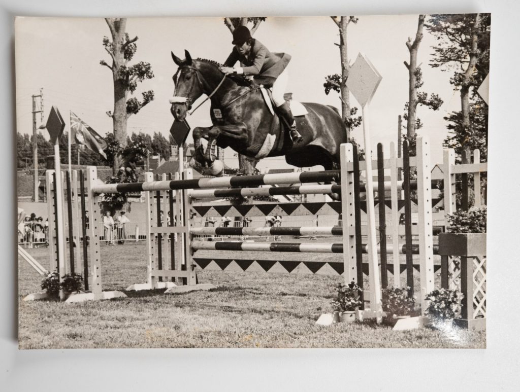 PHOTO Argentique	France	Equitation cheval saut d'obstacles	13X17cm	1970