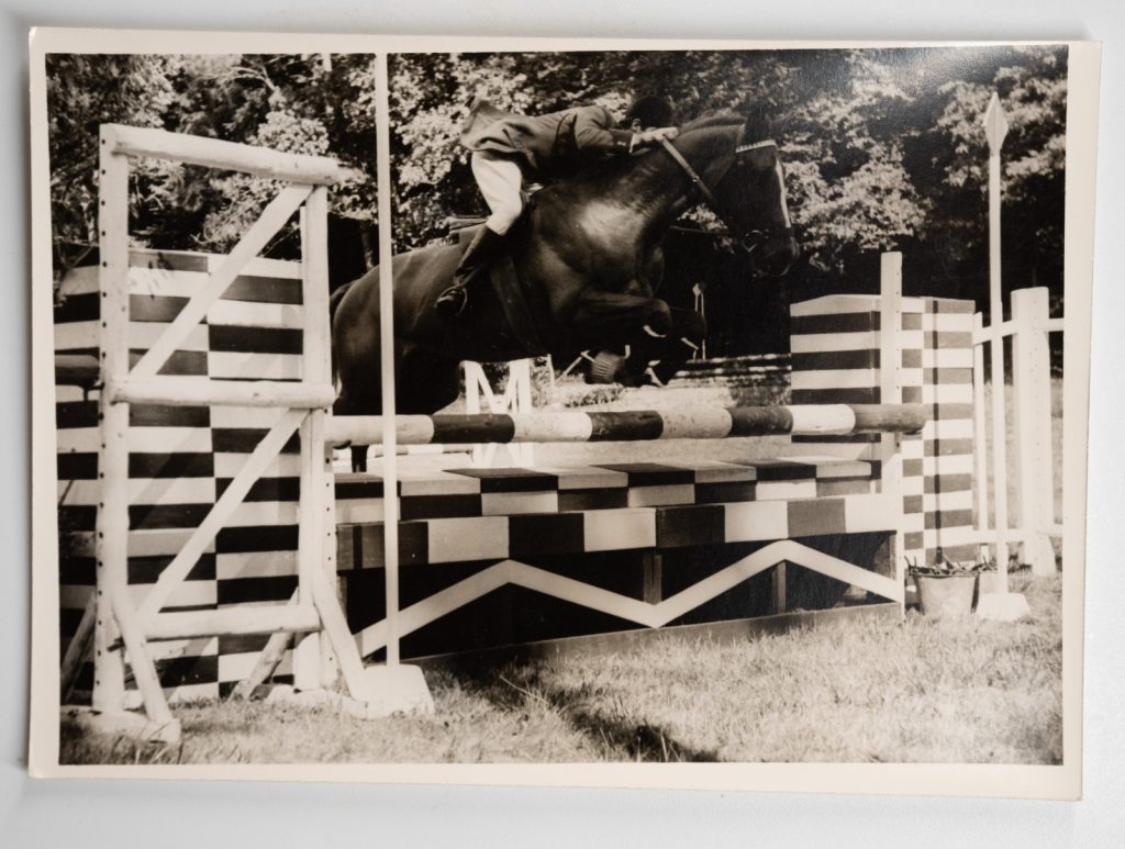 PHOTO Argentique	France	Equitation cheval saut d'obstacles	13X17cm	1970