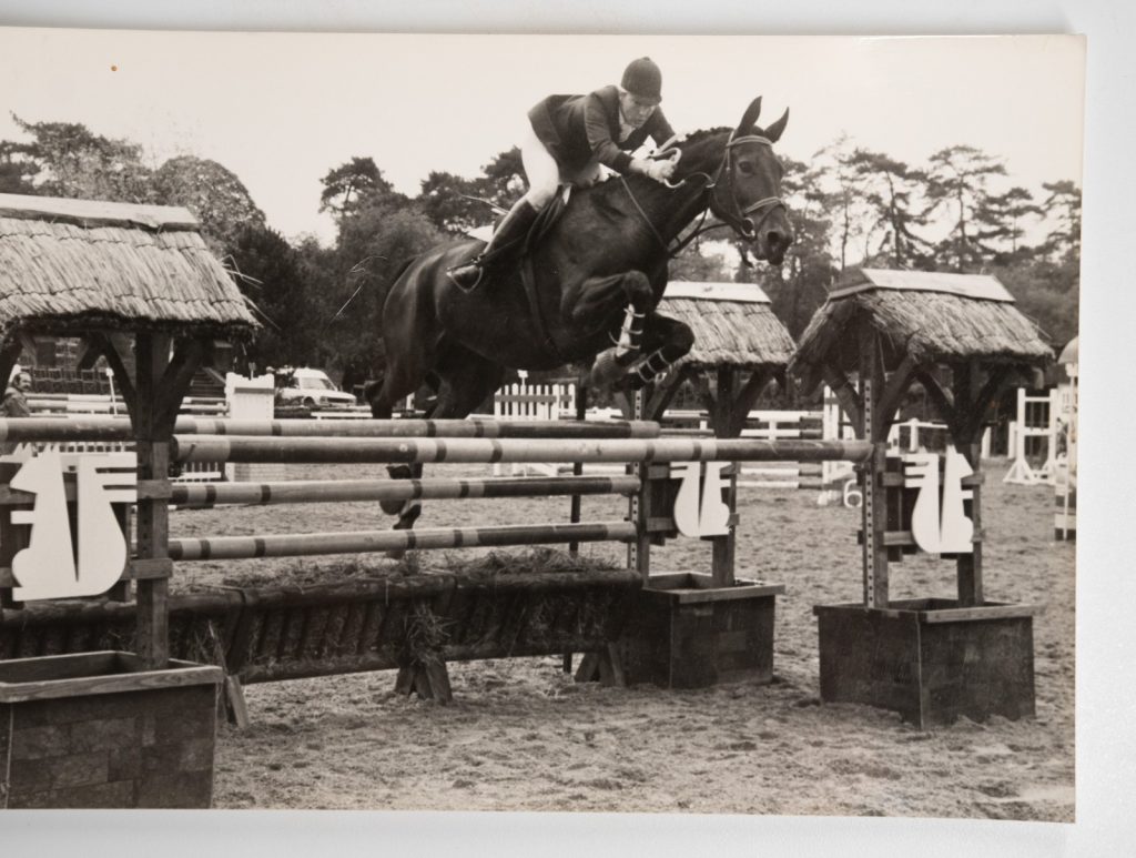 PHOTO Argentique	France	Equitation cheval saut d'obstacles	13X17cm	1970