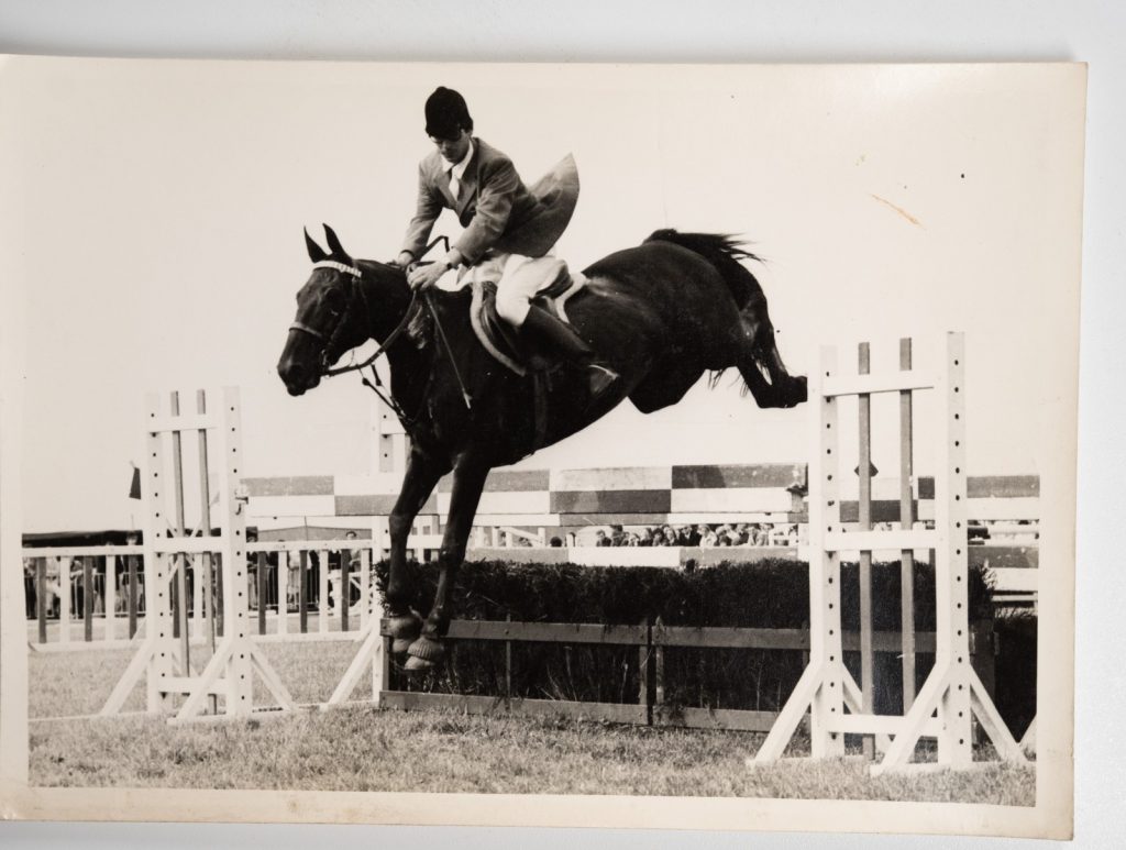 PHOTO Argentique France Equitation cheval saut d'obstacles 13X17cm 1970