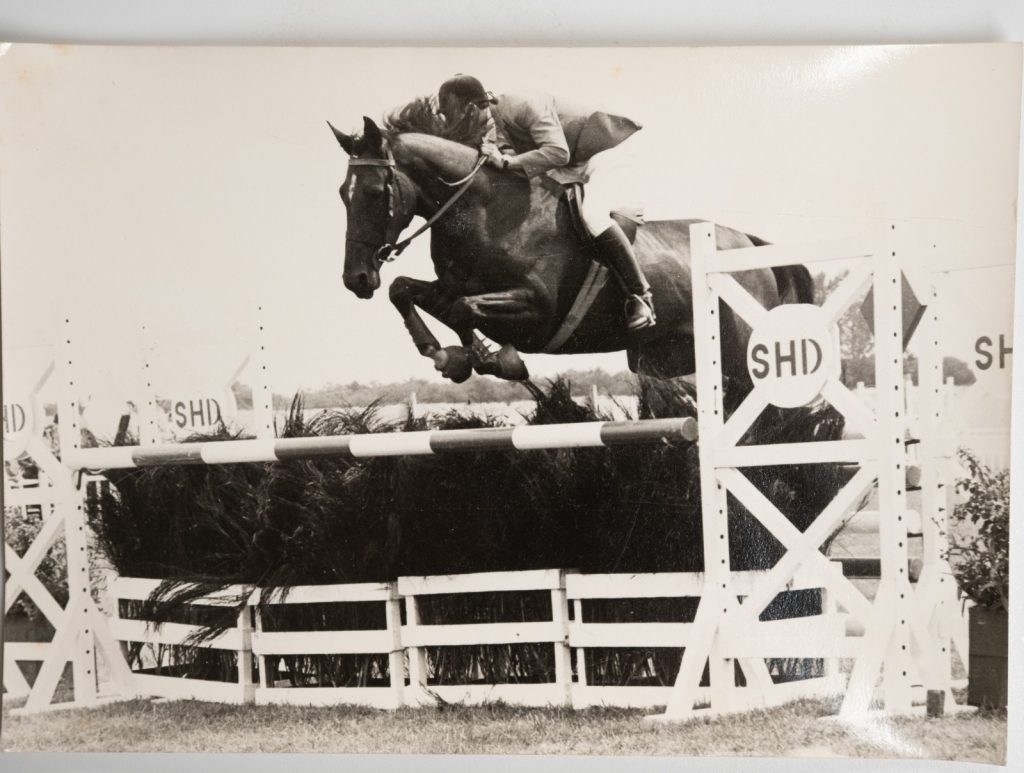 PHOTO Argentique France Equitation cheval saut d'obstacles 13X17cm 1970