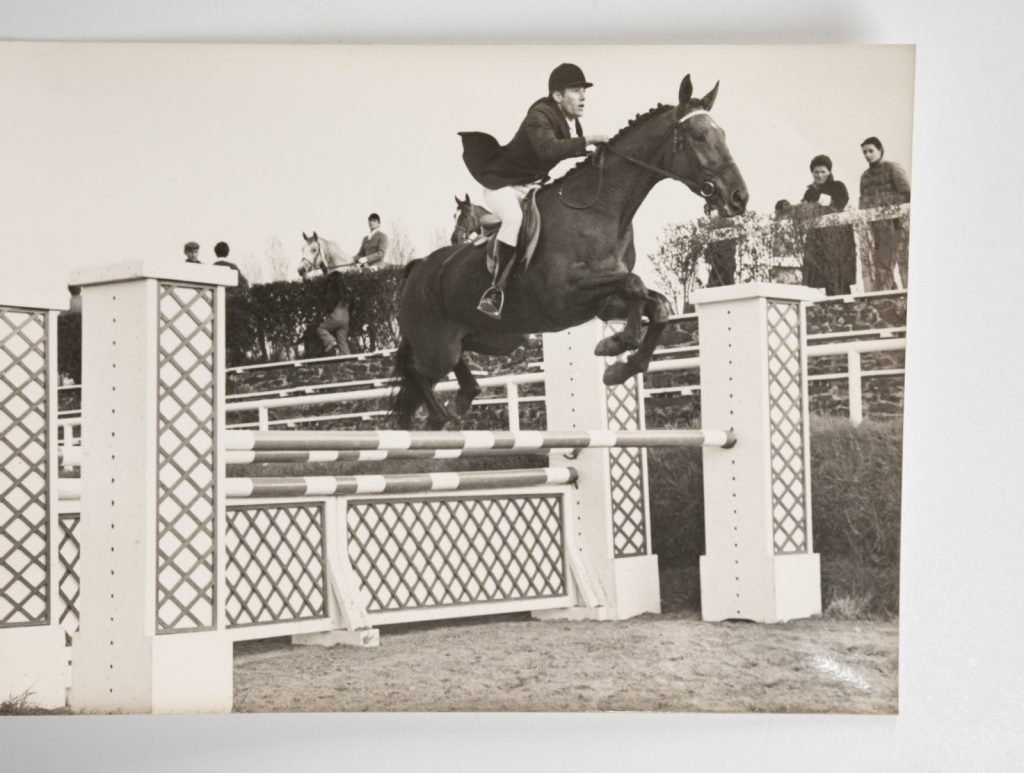 PHOTO Argentique France Equitation cheval saut d'obstacles 13X17cm 1970