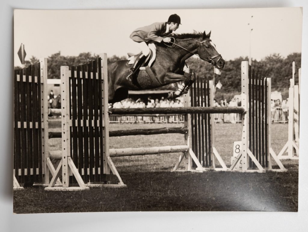 PHOTO Argentique France Equitation cheval saut d'obstacles 13X17cm 1970