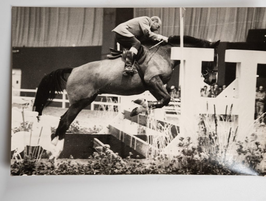 PHOTO Argentique France Equitation cheval saut d'obstacles 13X17cm 1970