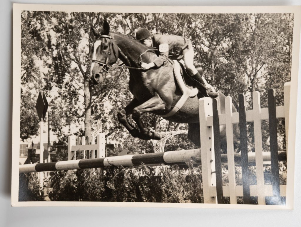 PHOTO Argentique France Equitation cheval saut d'obstacles 13X17cm 1970