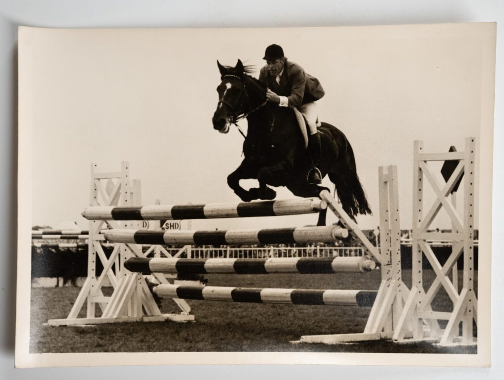 PHOTO Argentique France Equitation cheval saut d'obstacles 13X17cm 1970