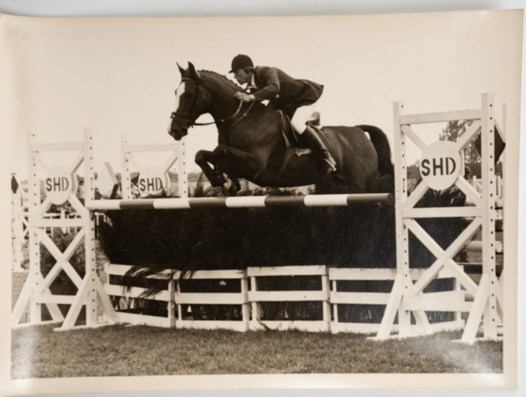 PHOTO Argentique France Equitation cheval saut d'obstacles 13X17cm 1970