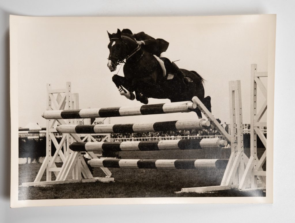 PHOTO Argentique France Equitation cheval saut d'obstacles 13X17cm 1970