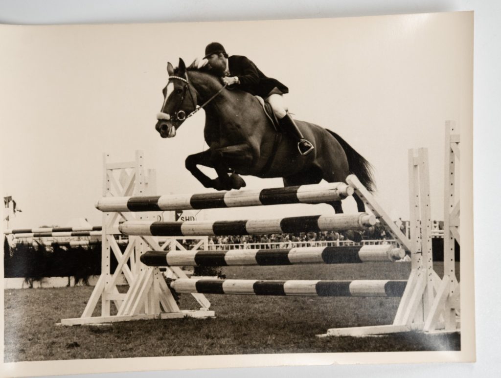 PHOTO Argentique France Equitation cheval saut d'obstacles 13X17cm 1970