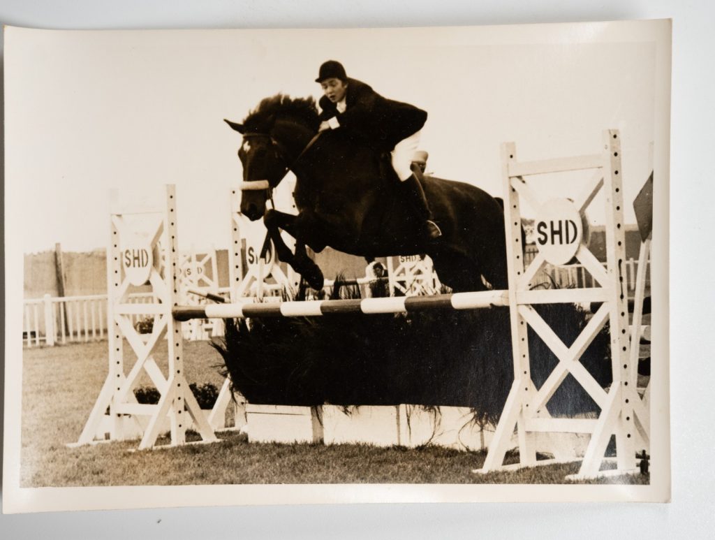 PHOTO Argentique France Equitation cheval saut d'obstacles 13X17cm 1970