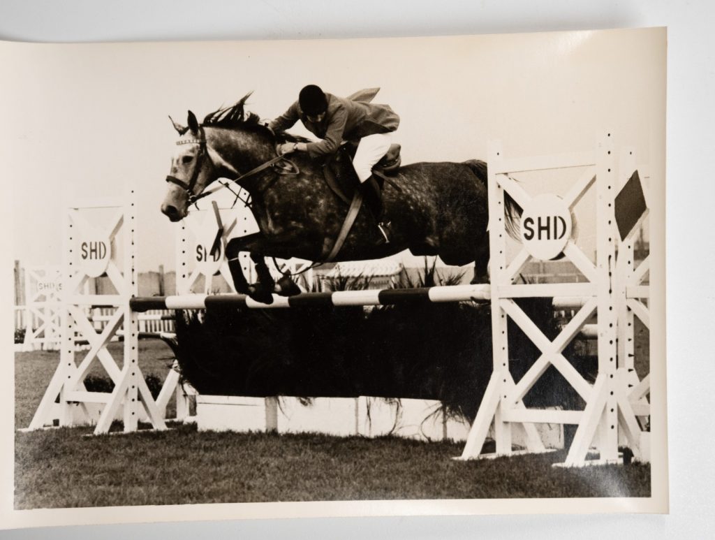 PHOTO Argentique France Equitation cheval saut d'obstacles 13X17cm 1970