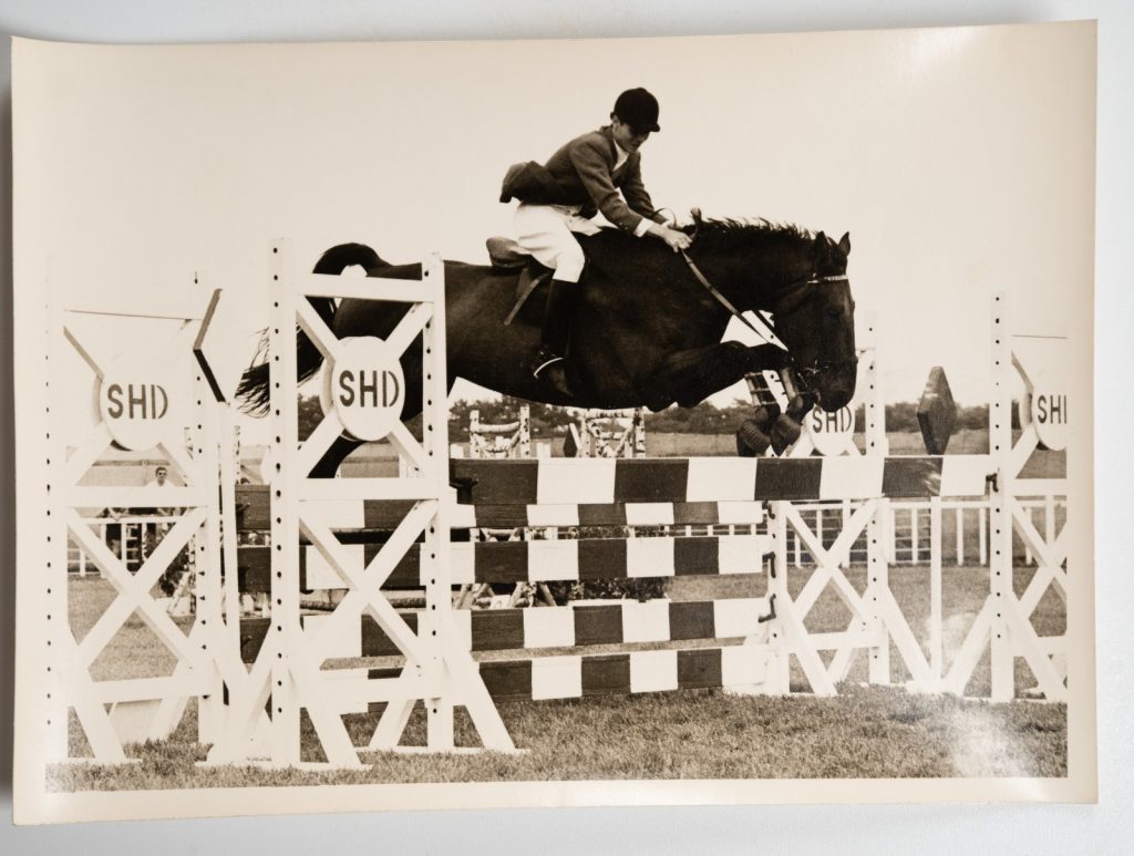 PHOTO Argentique France Equitation cheval saut d'obstacles 13X17cm 1970