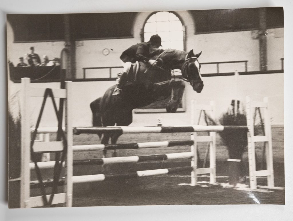 PHOTO Argentique France Equitation cheval saut d'obstacles 13X17cm 1970