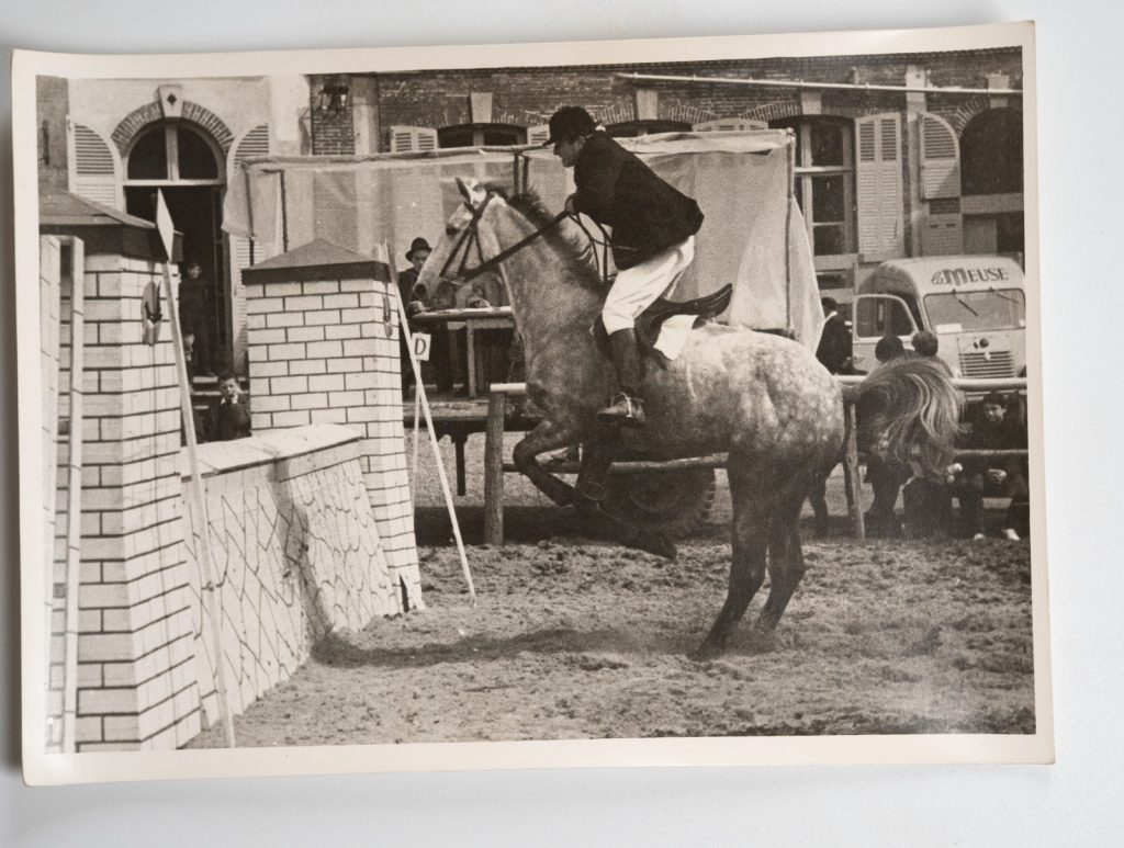 PHOTO Argentique France Equitation cheval saut d'obstacles 13X17cm 1970