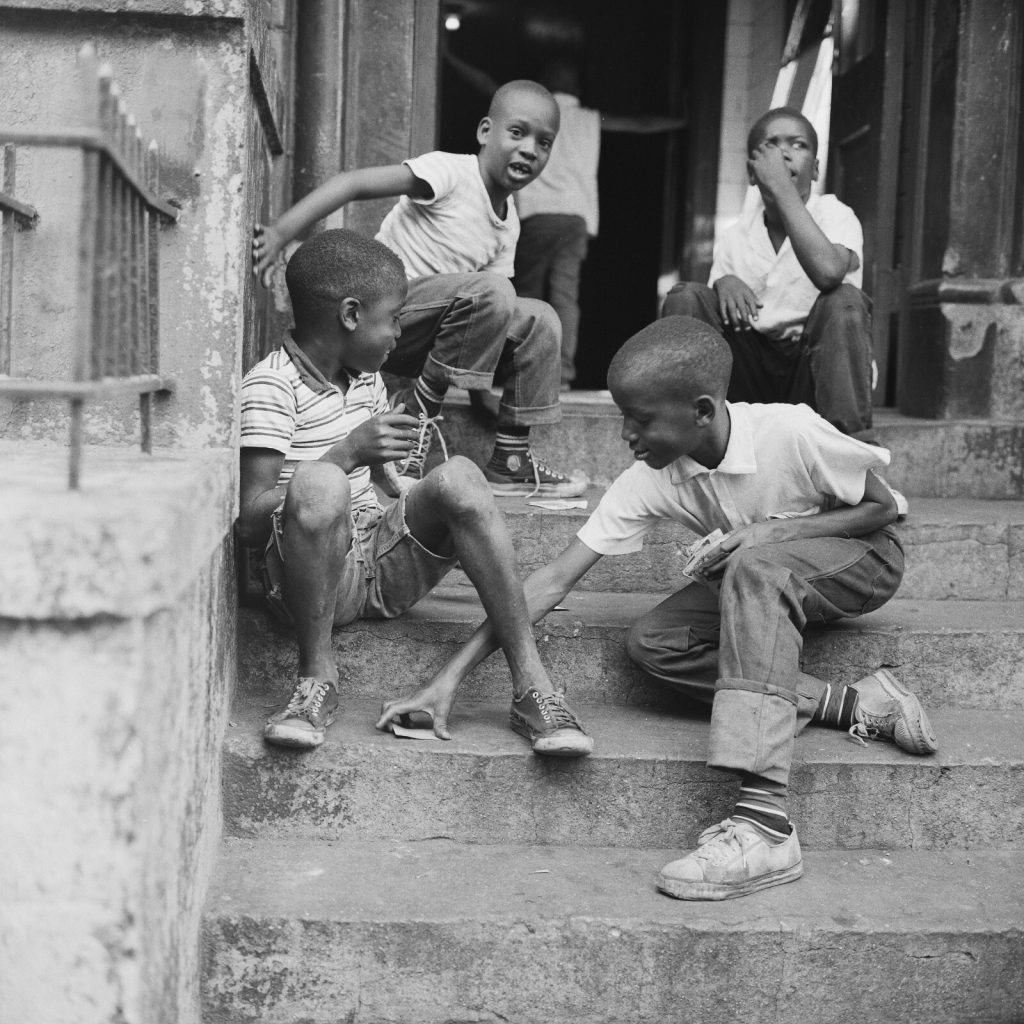 Tirage photo sur papier argentique Baryté ENFANT HARLEM NEW-YORK 1960 40x40cm