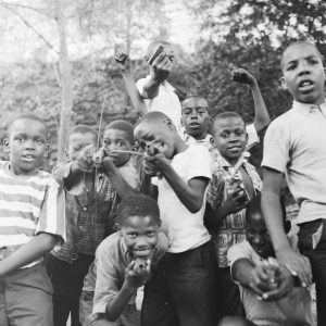Tirage photo sur papier  argentique Baryté ENFANT HARLEM NEW-YORK 1960 40x40cm