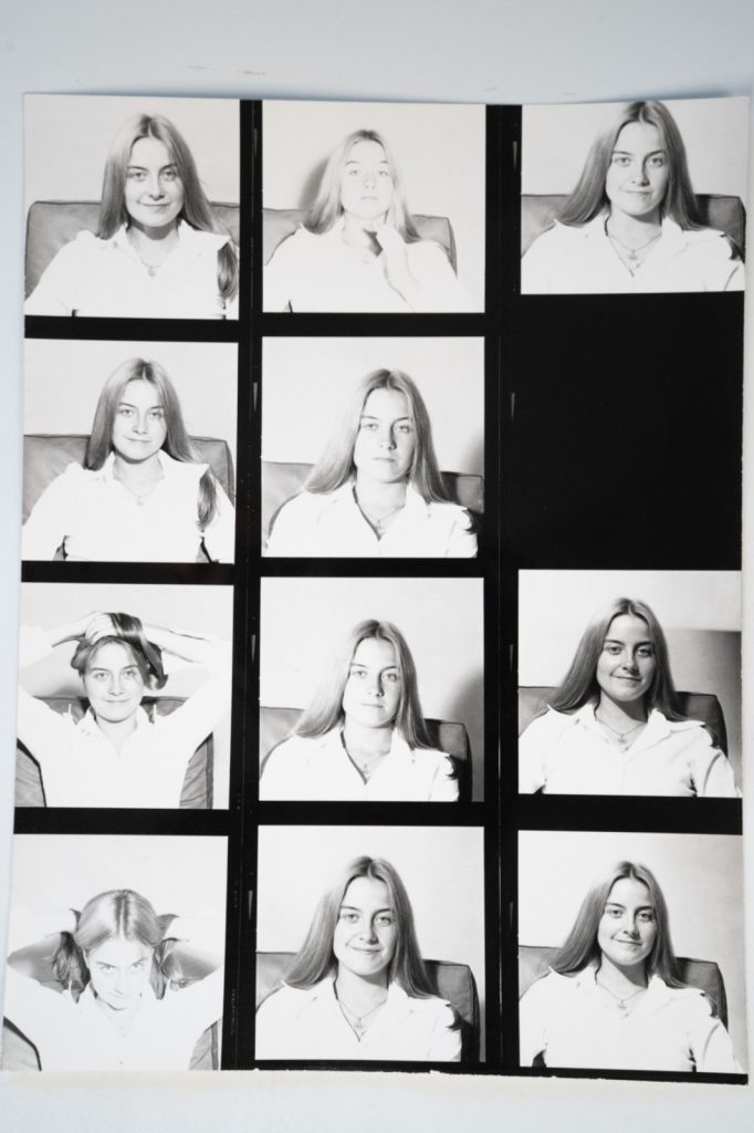 PHOTO Argentique France Planche Contact Portrait pin-up 18X24 vue 6X6cm 1980