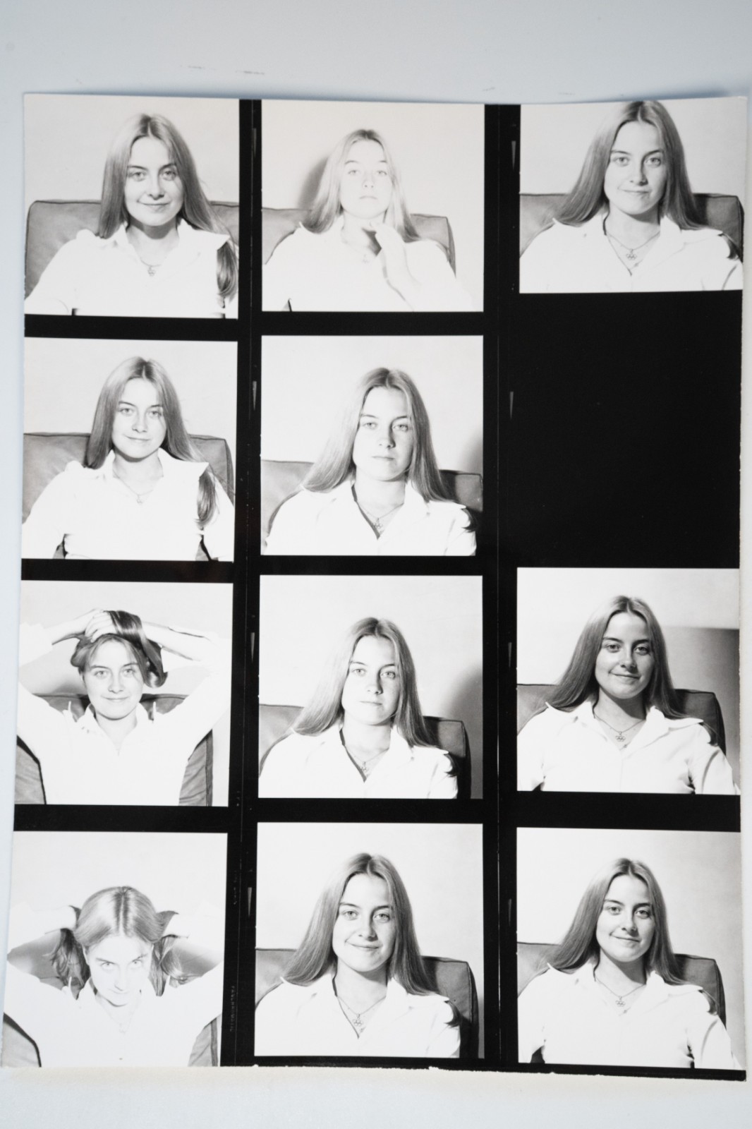 PHOTO Argentique France Planche Contact Portrait pin-up 18X24 vue 6X6cm 1980