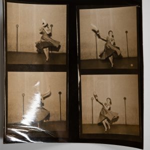 PHOTO France	pin-up planche contact snap shot	6X6cm par vue	1960