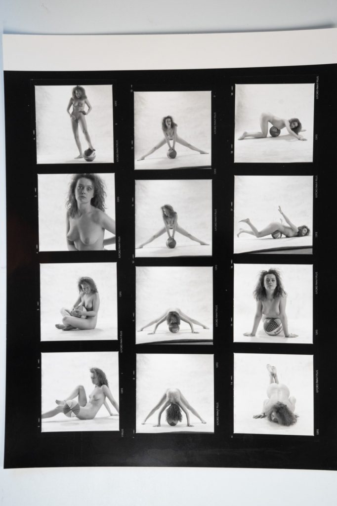 PHOTO Argentique Planche Contact Nu artistique femme nue 24x30cm vue 6X6cm
