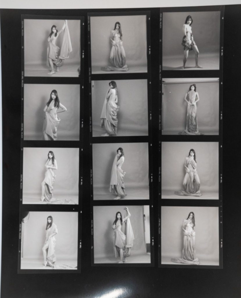 PHOTO Argentique Planche Contact Nu artistique femme nue 24x30cm vue 6X6cm