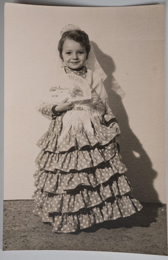 TIRAGE PHOTO Argentique	Espagne enfant	Fille habit régional Cadix	12X17cm	1970
