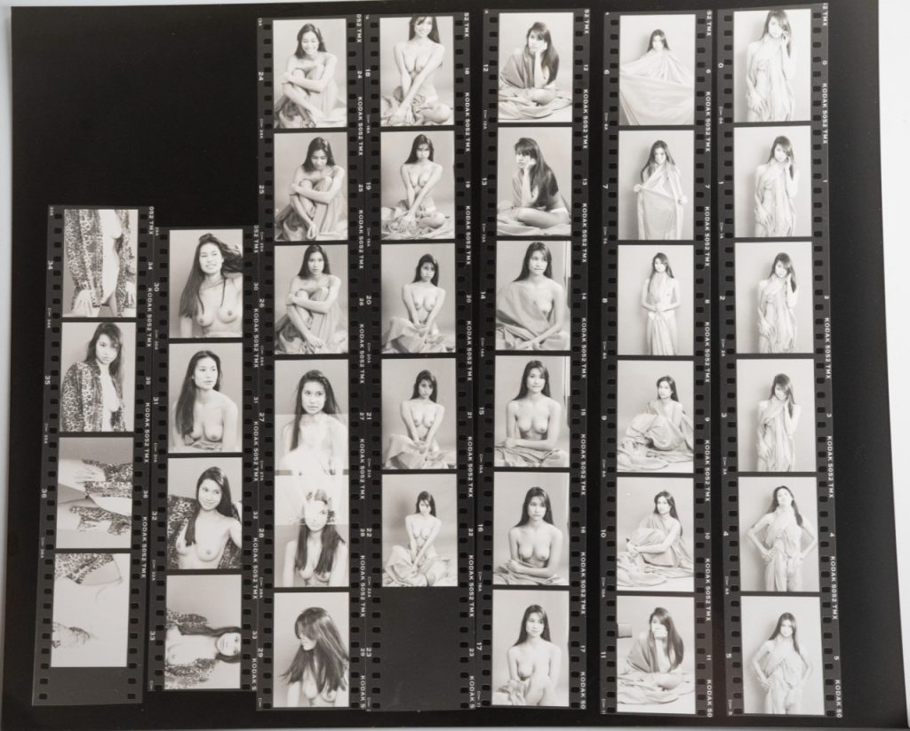 PHOTO Argentique France Planche contact femme nue nu artistique 24x30cm 1980