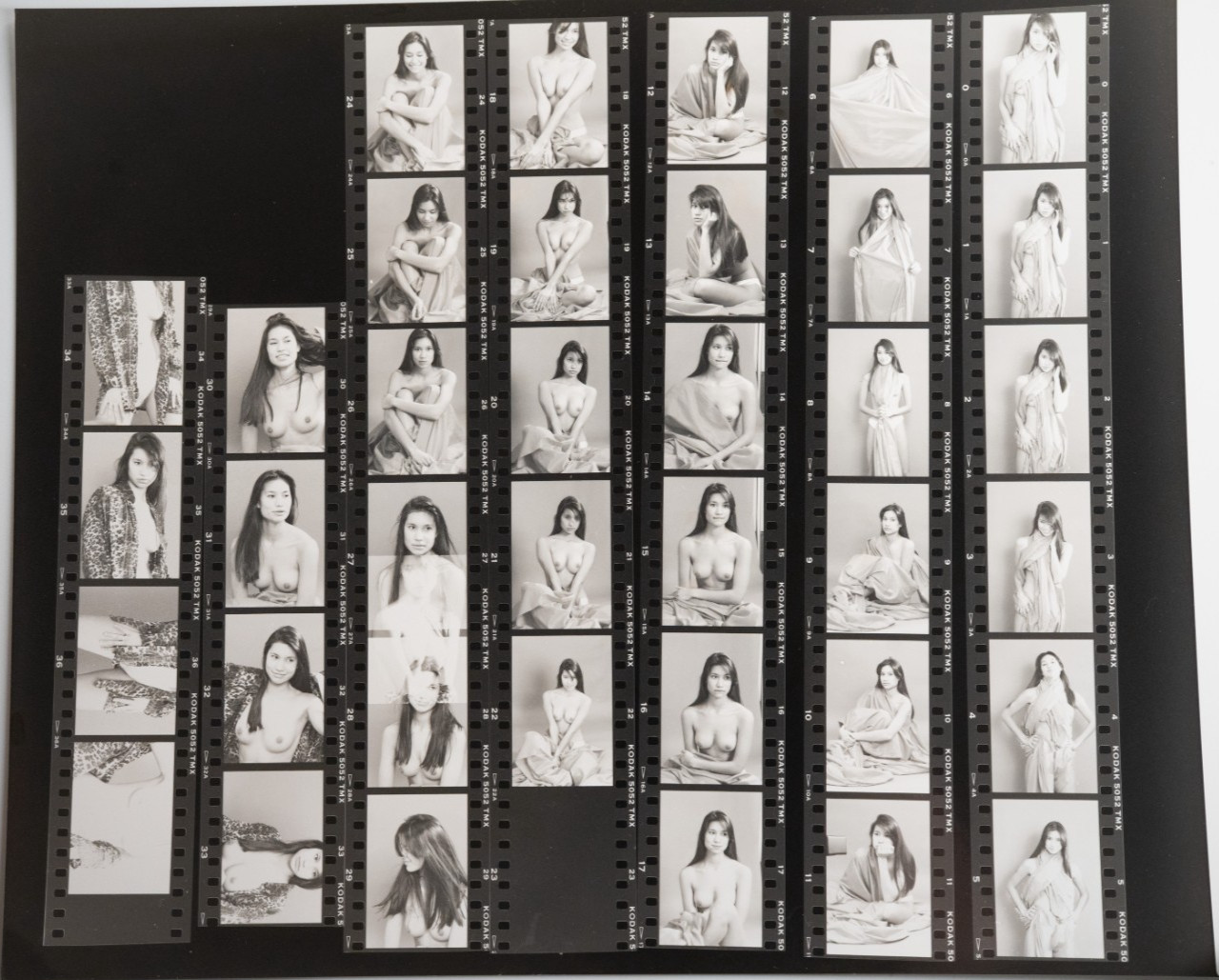 PHOTO Argentique France Planche contact femme nue nu artistique 24x30cm 1980