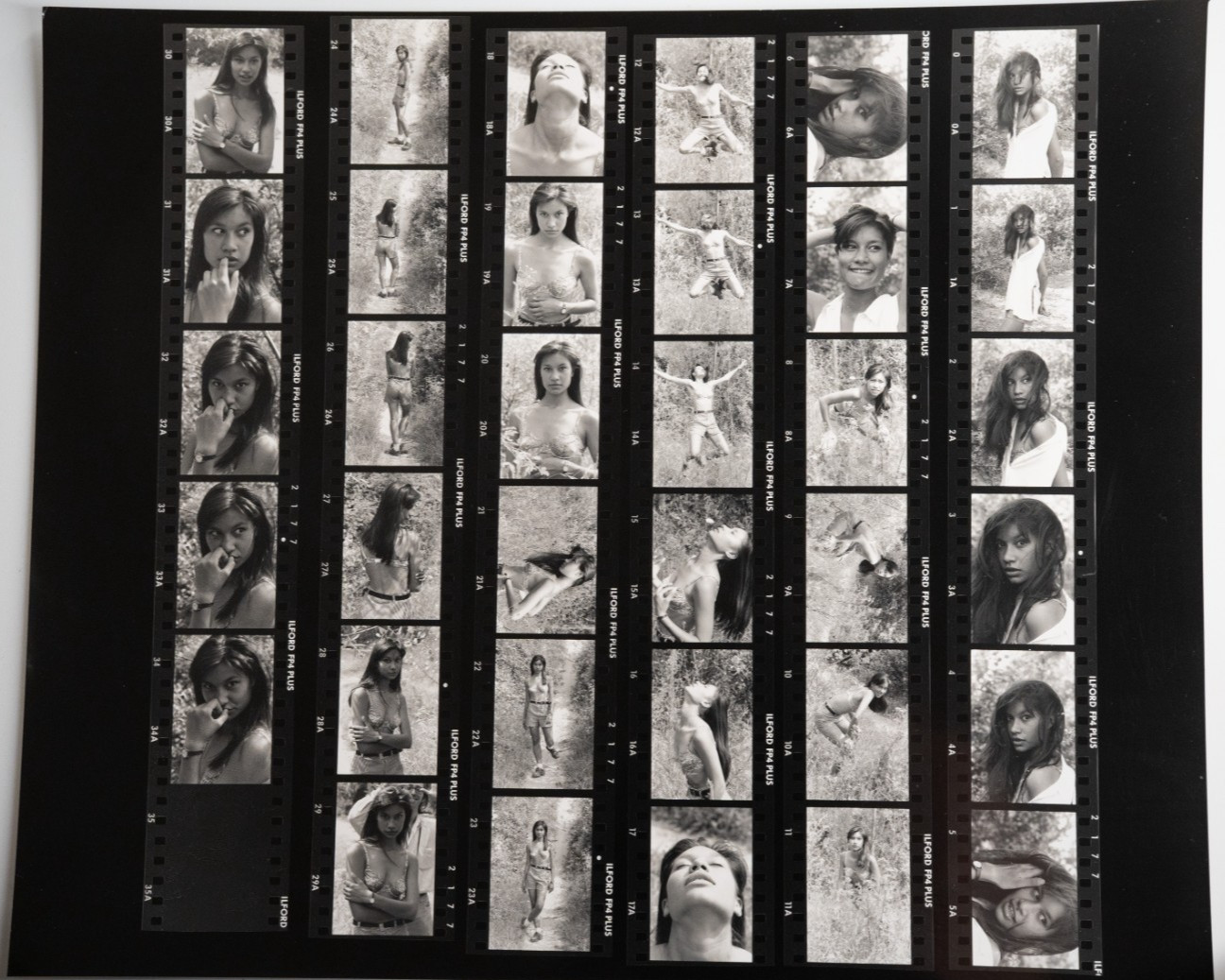 PHOTO Argentique France Planche contact femme nue nu artistique 24x30cm 1980