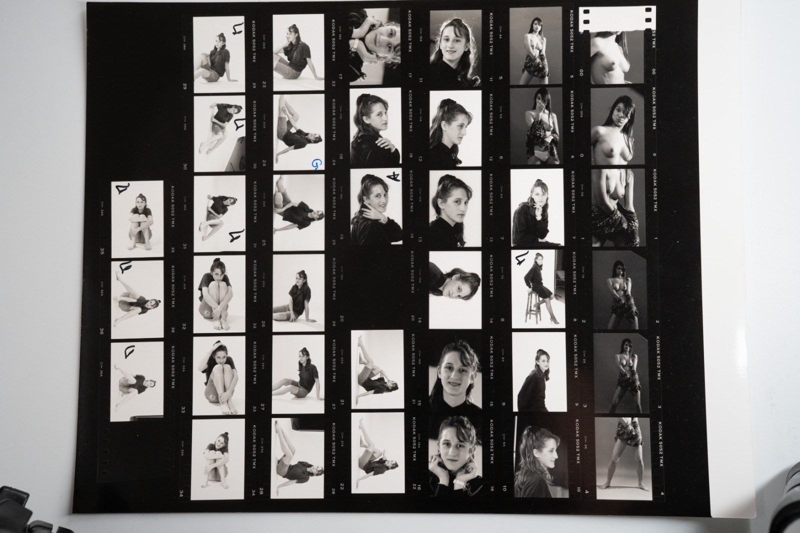 PHOTO Argentique France Planche contact femme nue nu artistique 24x30cm 1980