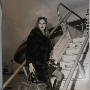 Photo Argentique	France	aéroport d'Orly	Ursula Andress 	46X42cm 1960