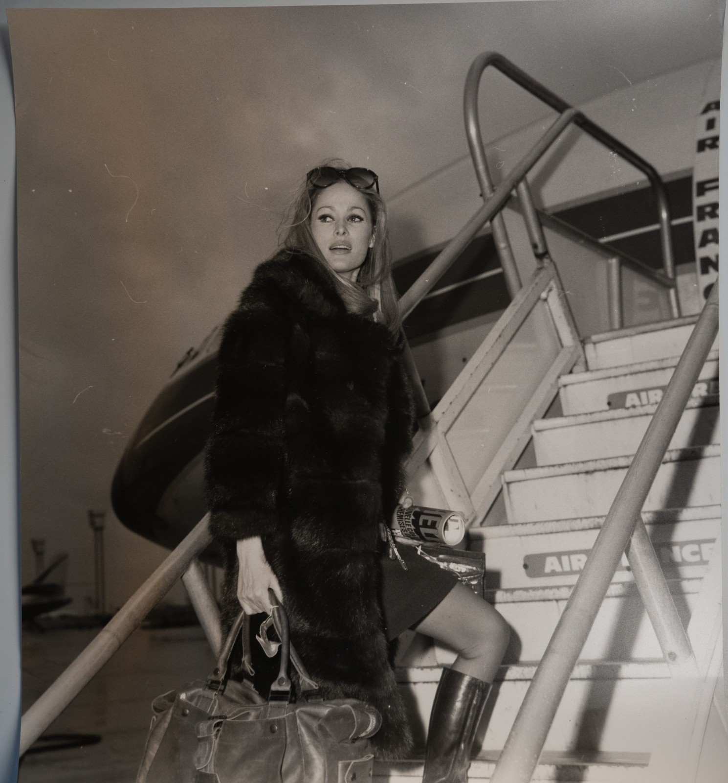 Photo Argentique France aéroport d'Orly Ursula Andress 46X42cm 1960